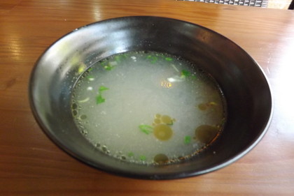 牛肉拌面に付くスープ